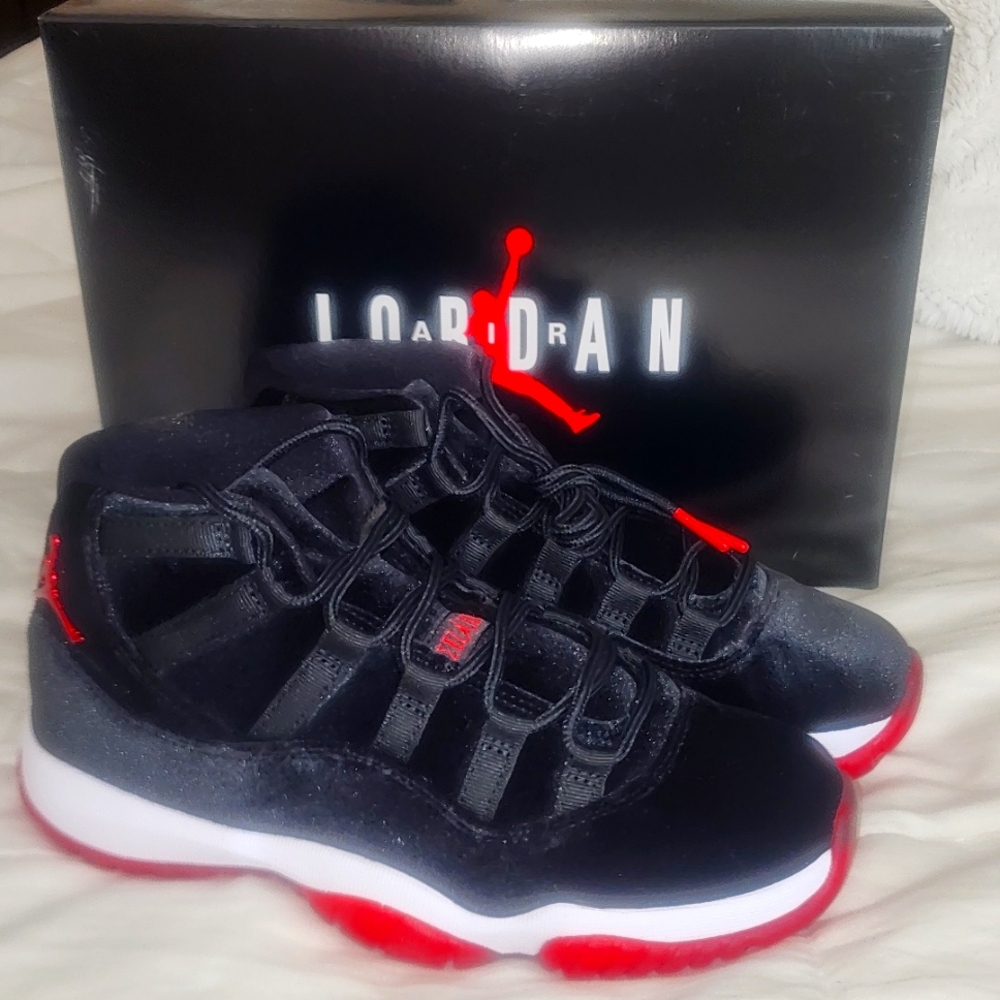 Jordan velvet bred shoes